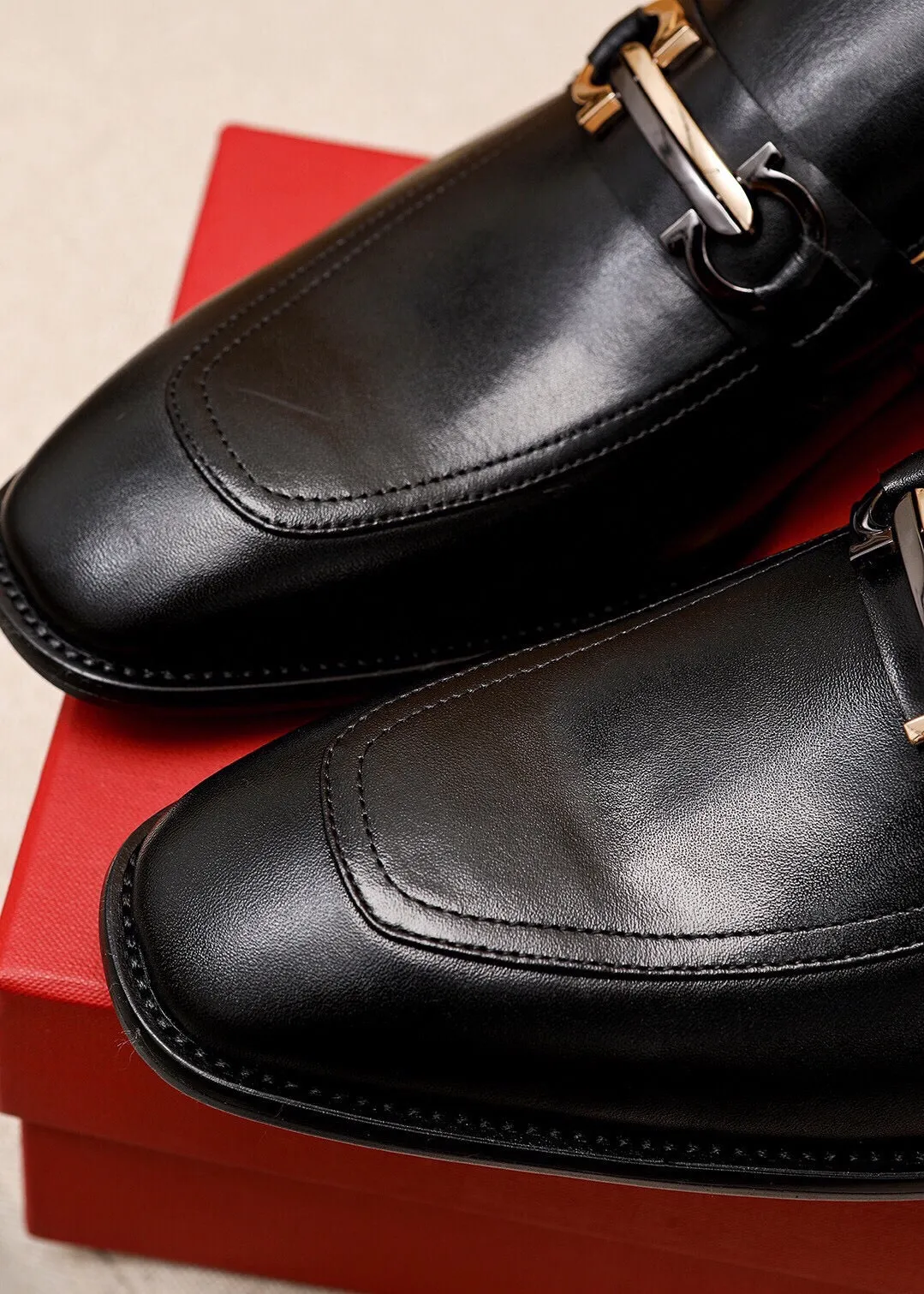 MSE071 Ferragamo Loafer / Size7-11