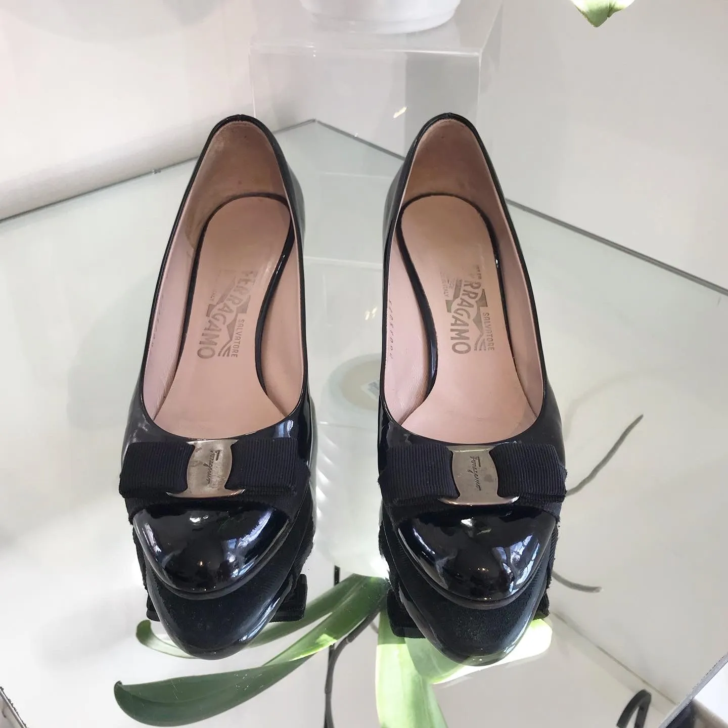 SALVATORE FERRAGAMO Vara Bow Mid-Heel Patent Leather Pumps